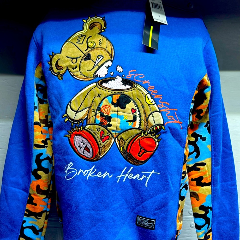 men’s screenshot broken, heart sweatshirt, NWT size small